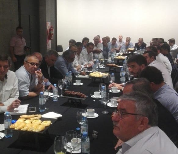 La primera foto de la reunión entre los Intendentes de Juntos por el Cambio y Axel Kicillof en La Plata