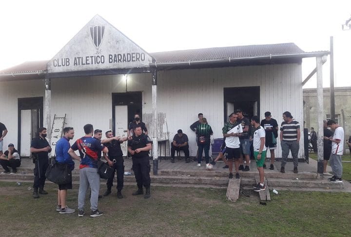 Escándalo en el fútbol del interior: Un partido entre equipos de Baradero y Campana terminó con peleas y piedrazos