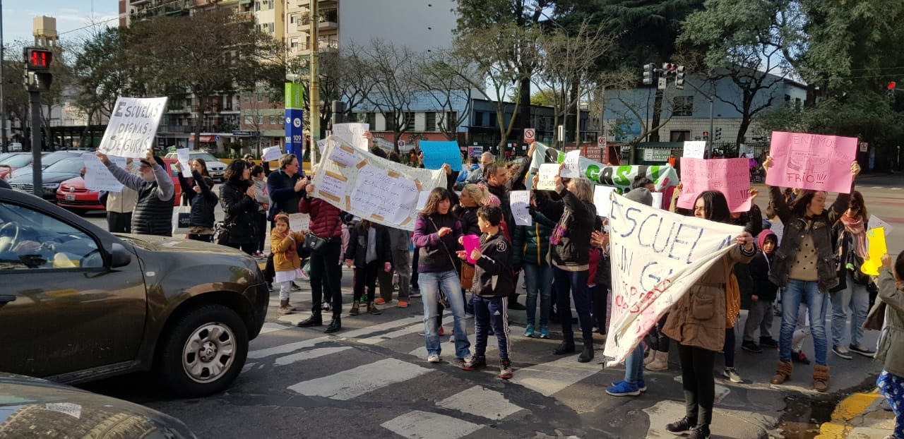 Vicente López: Estudiantes realizaron "Semaforazo" por escuela sin gas