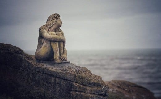Misterio en Mar del Plata: Apareció una escultura en la costa y se desconoce su autor