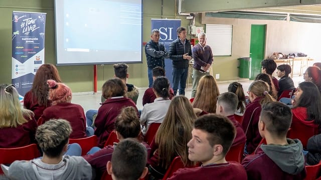 El fenómeno de "Los espartanos" recorre las escuelas de San Isidro 