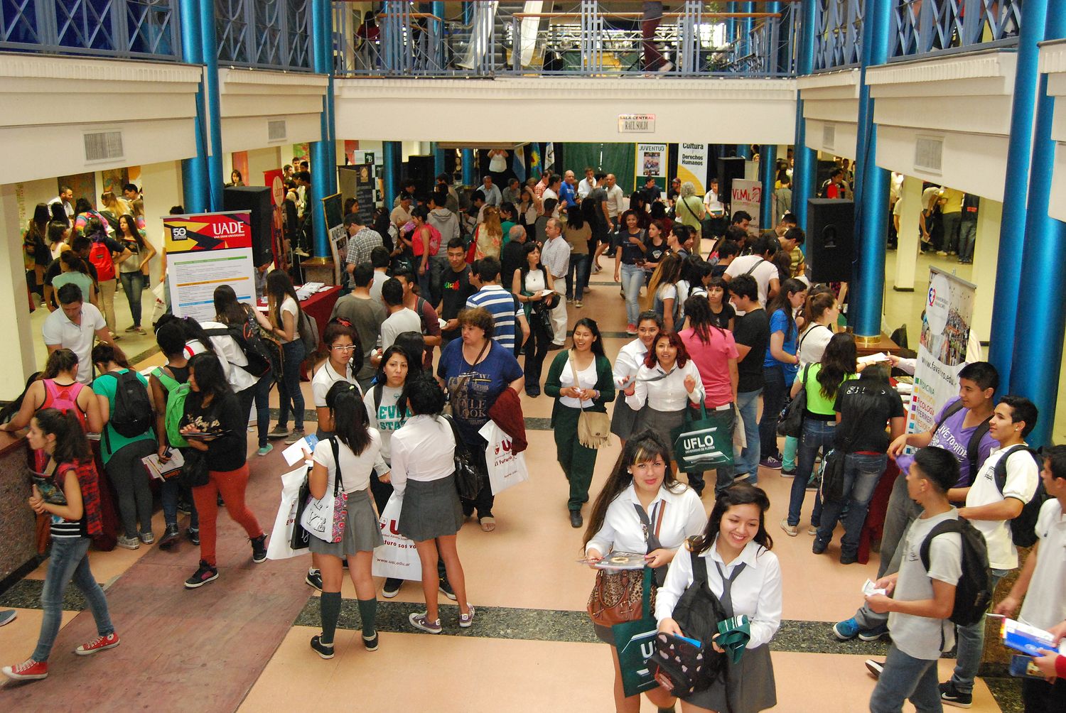 Cientos de alumnos en la Expo Universidades de Almirante Brown