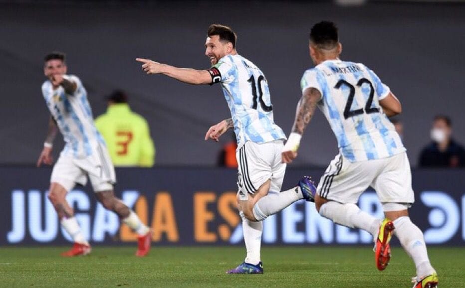 Inolvidable exhibición de la "Scaloneta": Goleada a Uruguay, un Messi imparable y crece el romance con los hinchas 