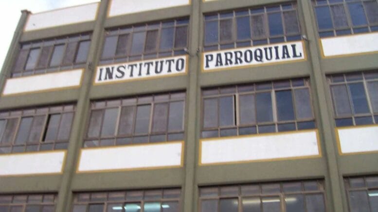 Suspenden las clases en un colegio de Pilar por un brote de contagios de Covid