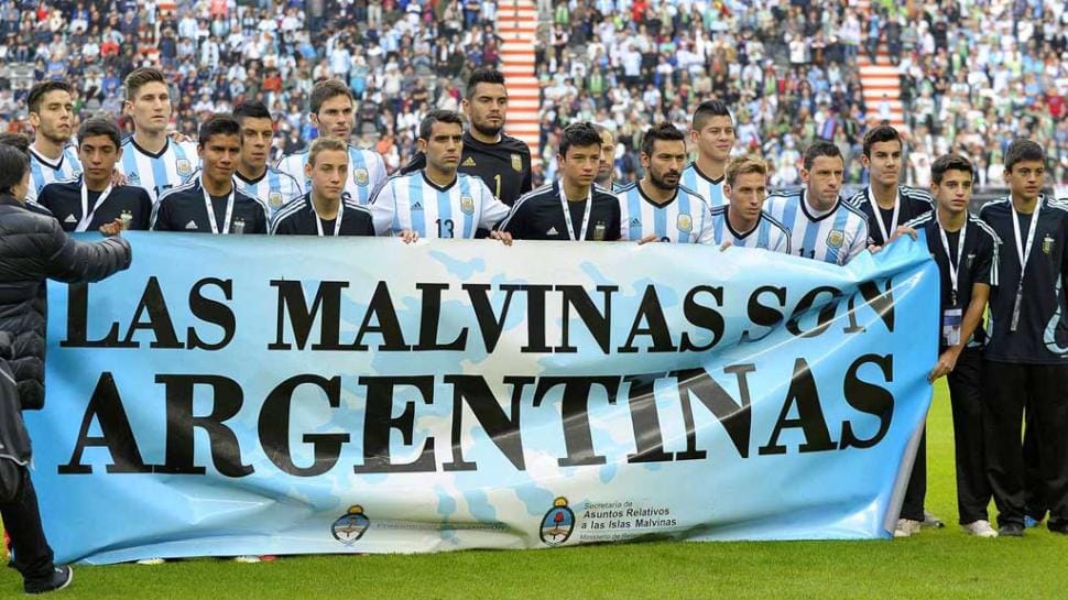 FIFA multó a AFA por pancarta que decía "Las Malvinas son argentinas"