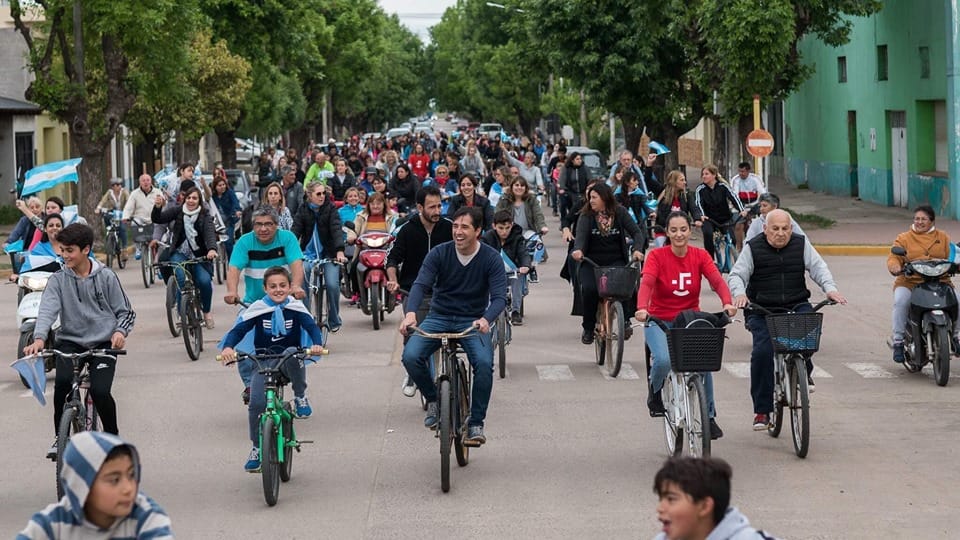 Viamonte: Flexas cerró la campaña con bicicleteada buscando la reelección con paridad en el resultado