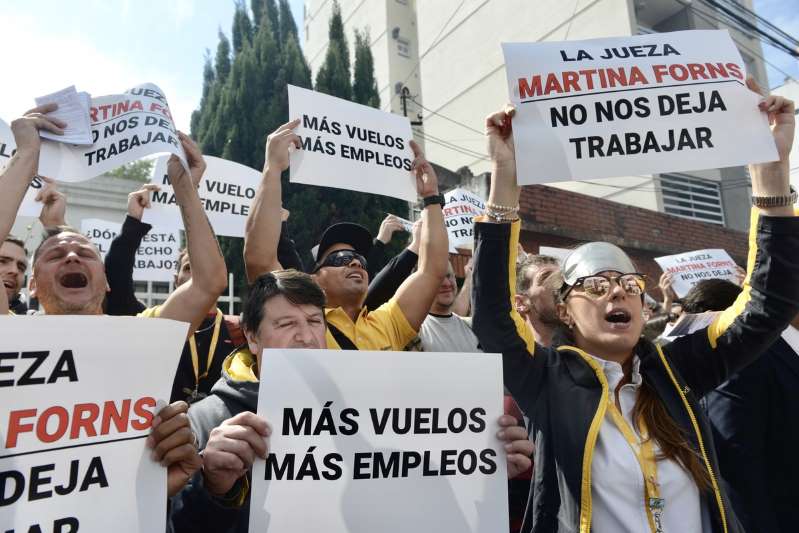 Palomar: Protesta de empleados de Flybondi por prohibición de vuelos nocturnos