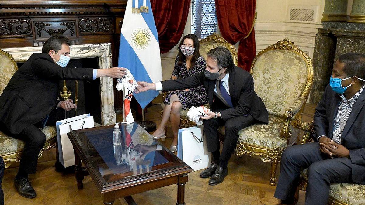 Integrante de la misión argentina del FMI dio positivo de covid-19: Fue luego que se reunieron con funcionarios