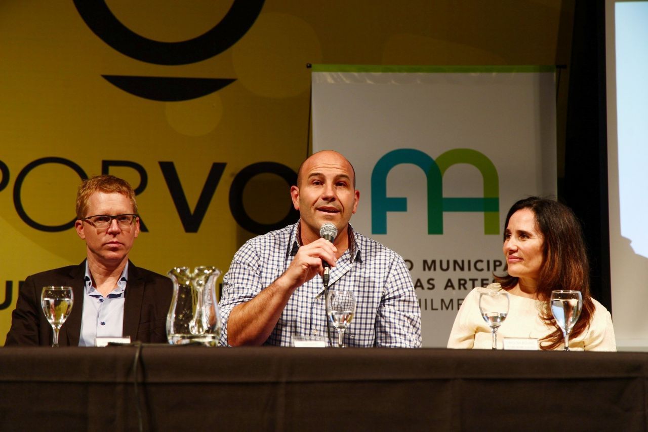 Molina: "Es trascendente que apoyemos económicamente a los artistas quilmeños" 