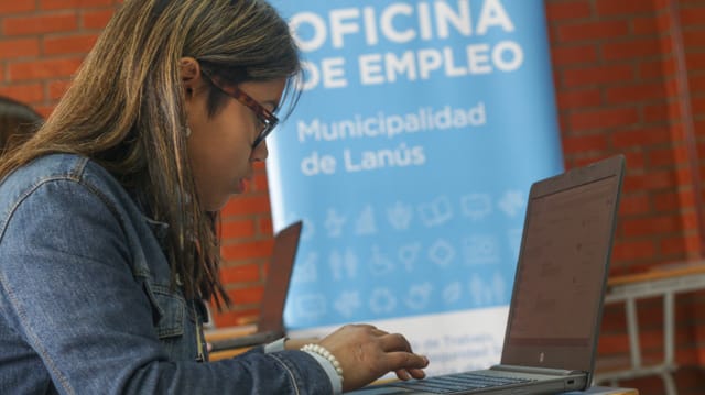 El portal de empleo de Lanús sumó 16 mil vecinos y anticipan convenios con empresas