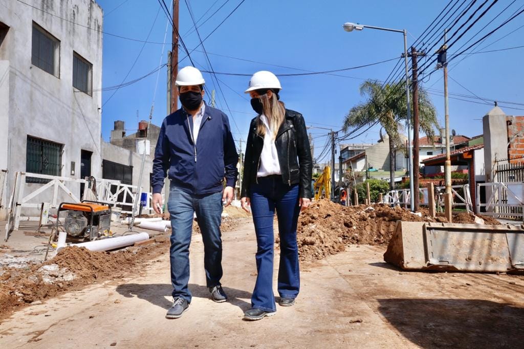 Galmarini y Moreira recorrieron una obra cloacal en San Martín que beneficiará a 10 mil vecinos