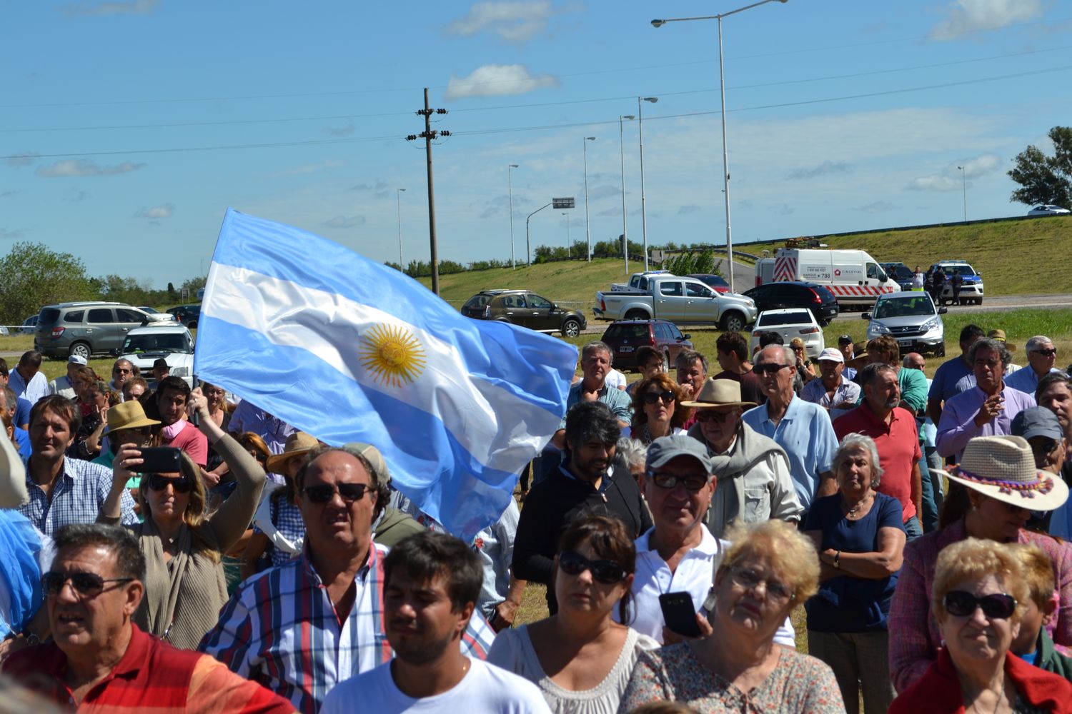 Ruralistas marchan en apoyo a Macri desde el mismo lugar donde protestaron contra la 125 de Cristina