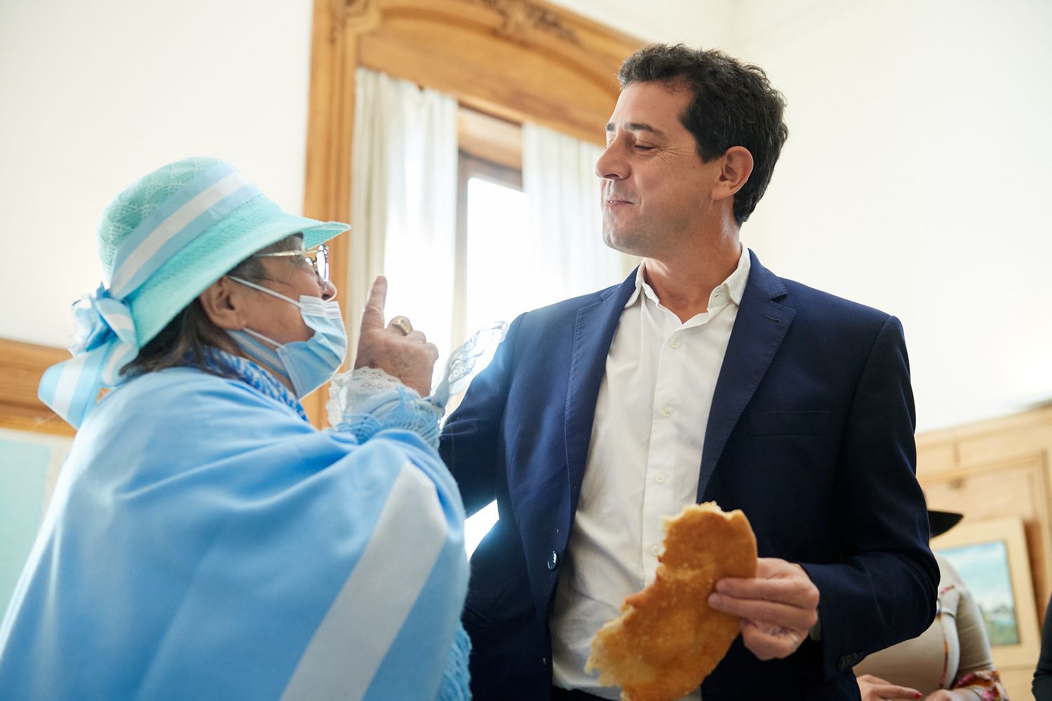 Wado de Pedro se comió una torta frita en Casa Rosada para promocionar la 22° Fiesta Provincial en Mercedes