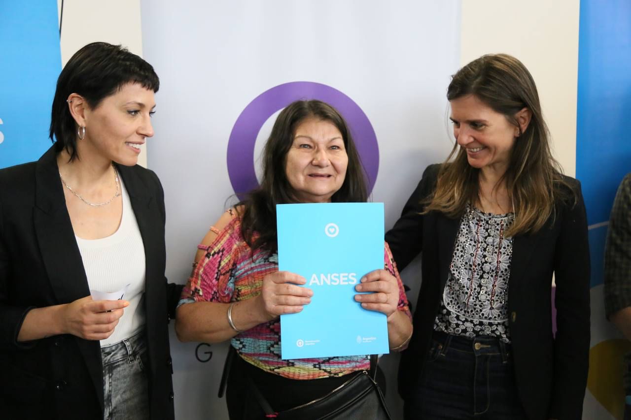 Quilmes: Raverta y Mayra Mendoza visitaron punto de atención de ANSES
