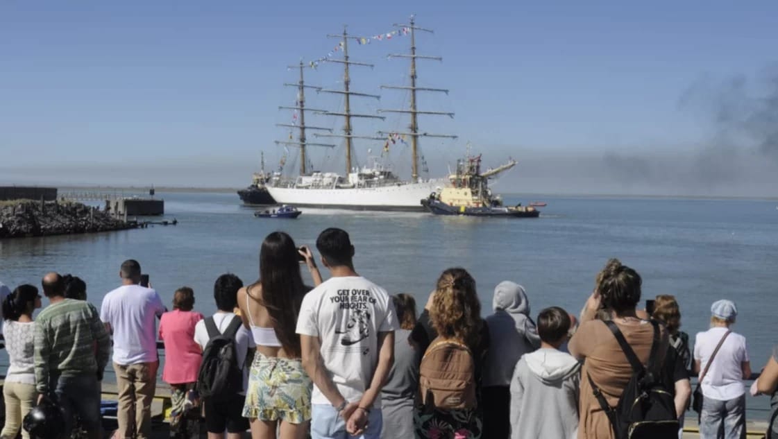 La Fragata ARA Libertad llegó a Bahía Blanca y ofrece visitas guiadas gratuitas