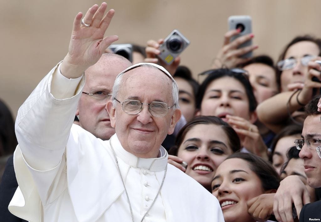Jóvenes no consiguen reales para ver al Papa Francisco en Brasil