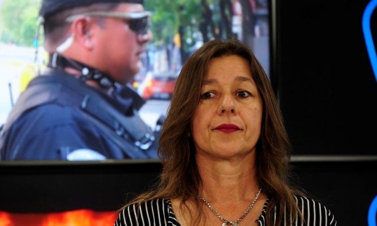 Todos contra Sabina Frederic: En las redes arremeten contra la ministra por derogar el uso de las pistolas Taser