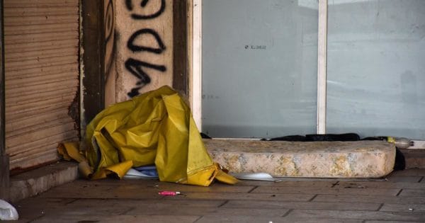 Campaña Frio Cero en Mar del Plata: Red solidaria y Cáritas juntan abrigos para personas en situación de calle