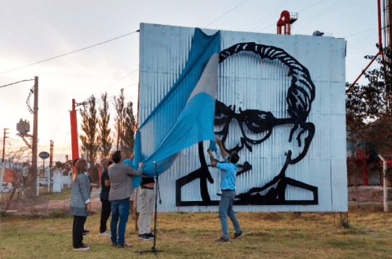 Navarro: Inauguraron monumento a Arturo Frondizi