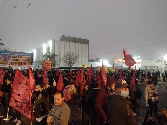 Protestan frente a la empresa Arcor en Tigre: Piden bajar los precios de los alimentos y la quita del 21% del IVA