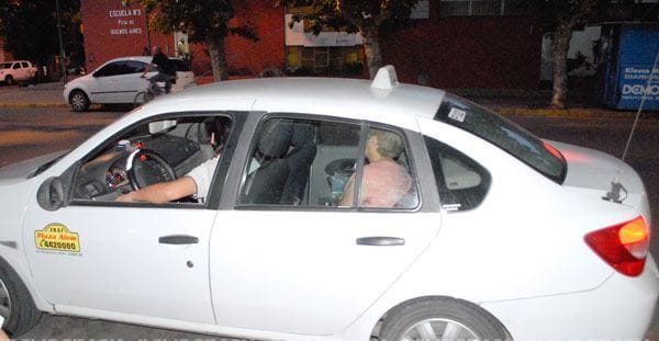 Inédito: Por los robos, la Policía escolta el viaje de los taxis en Junín