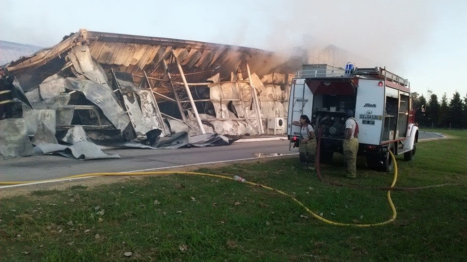 Baradero: Ardió en llamas planta de empaque que emplea a 180 trabajadores