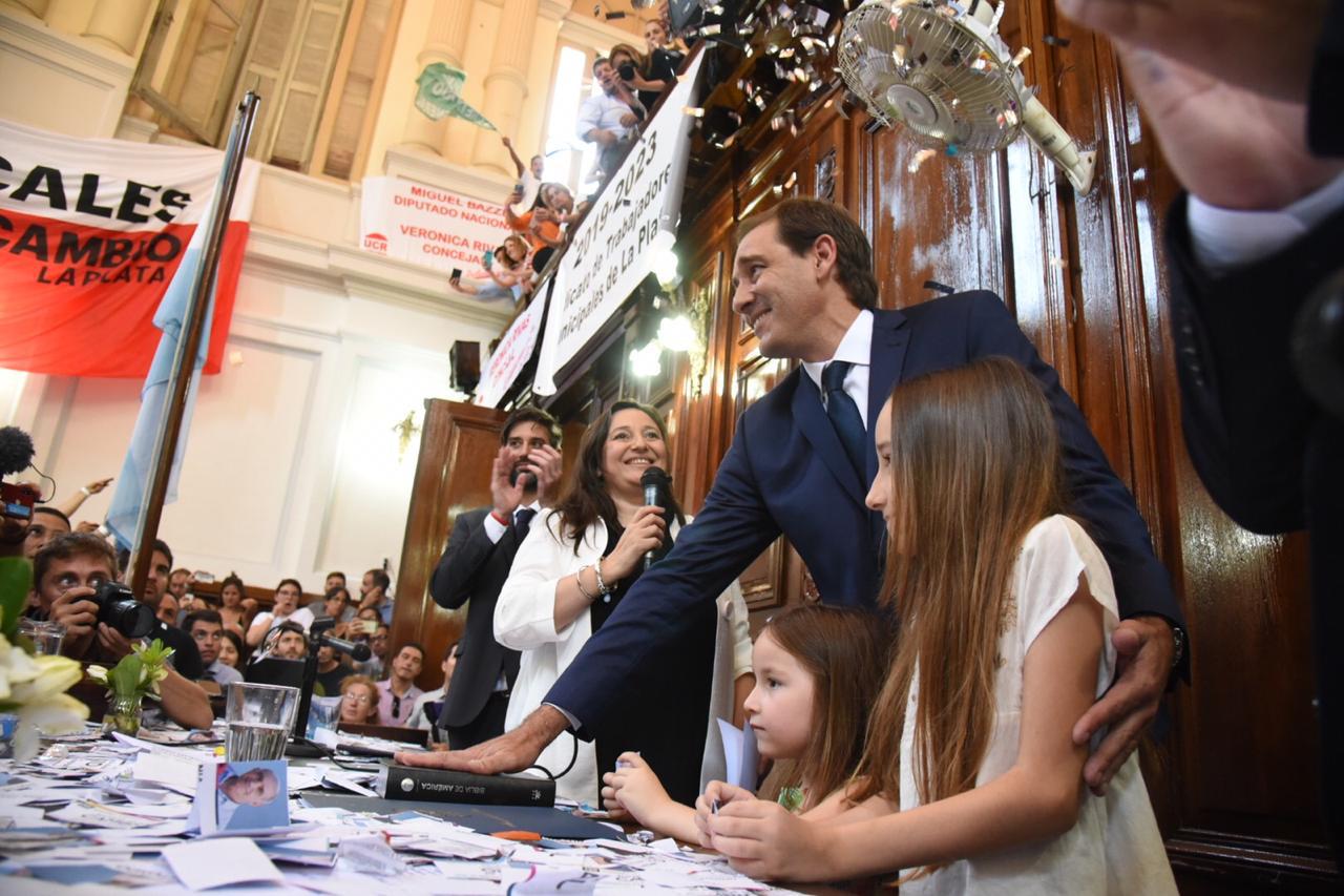 La Plata: Garro asumió su segundo mandato y apostó por el diálogo "sin importar el color político"