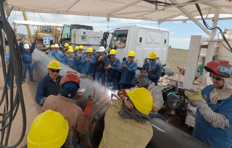 En Salliqueló: Concretan la primera soldadura de caños del Gasoducto Néstor Kirchner