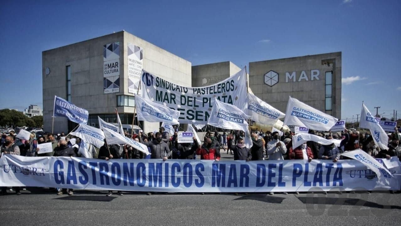 Cuarentena en Mar del Plata: Protestas públicas de gastronómicos tras llamativa “huelga a la japonesa”