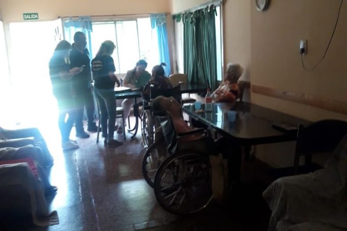 Lomas de Zamora: Rescatan a 19 abuelos que vivían en condiciones deplorables de salud e higiene en un geriátrico