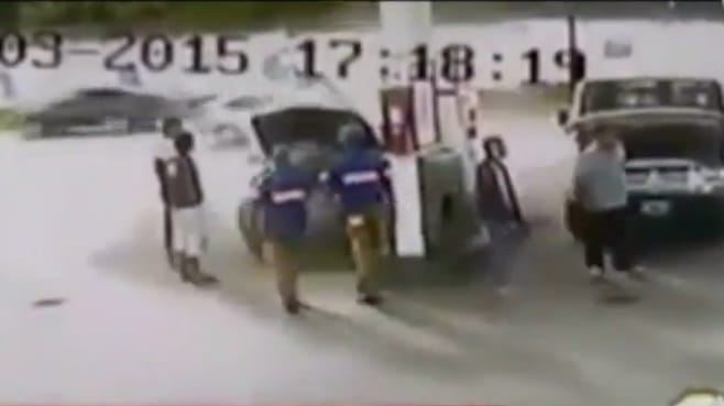 Video: Explotó el tanque de un auto mientras cargaba GNC en Tortuguitas