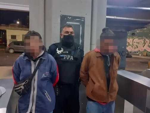 Lomas de Zamora: Grafitearon la estación y una formación del tren pero fueron detenidos por la Policía