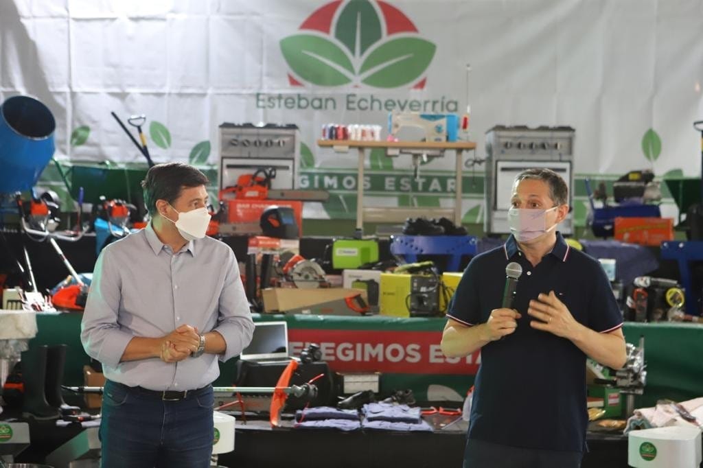 Esteban Echeverría: Entregaron herramientas, maquinarias e insumos a emprendedores