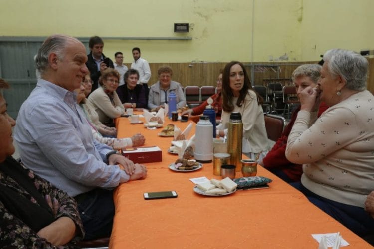 Vidal y Grindetti visitaron a jubilados en Lanús: "Estamos cerca de los abuelos" 
