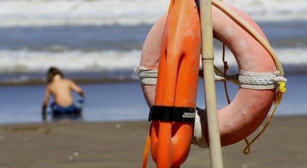 Verano en Gesell: Guardavidas deberán indicar con banderas cuándo una playa está saturada o disponible