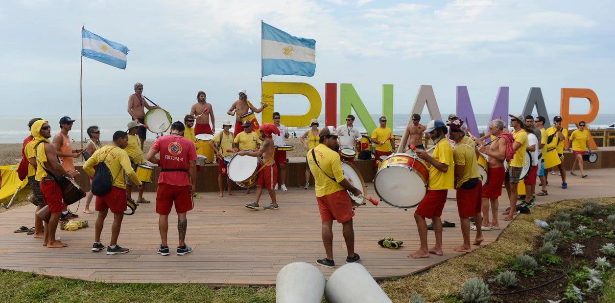 Guardavidas de Pinamar retoman sus actividades tras el paro y darán "tregua" hasta el domingo