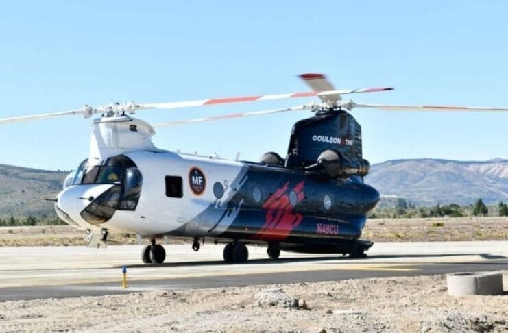 Ecocidio: cómo es el helicóptero gigante que llegó a la Provincia para apagar el fuego de las islas