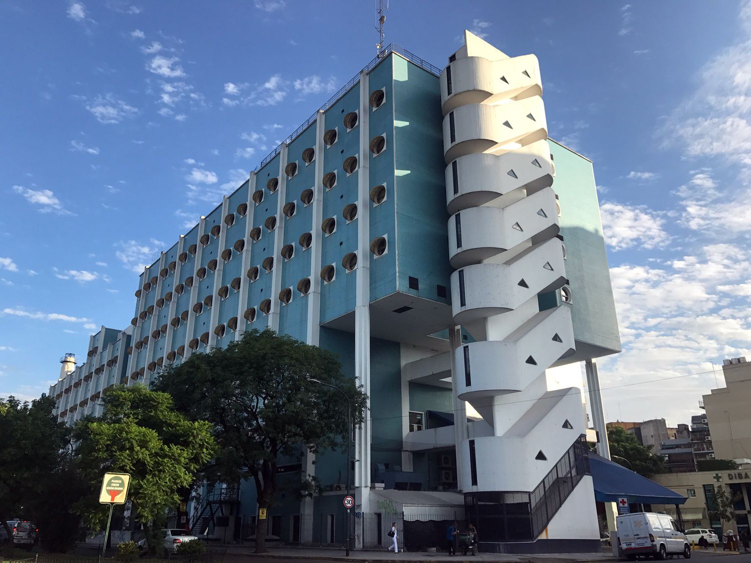Confirman caso de dengue en efectivo de Prefectura que estuvo internado en el Hospital Naval