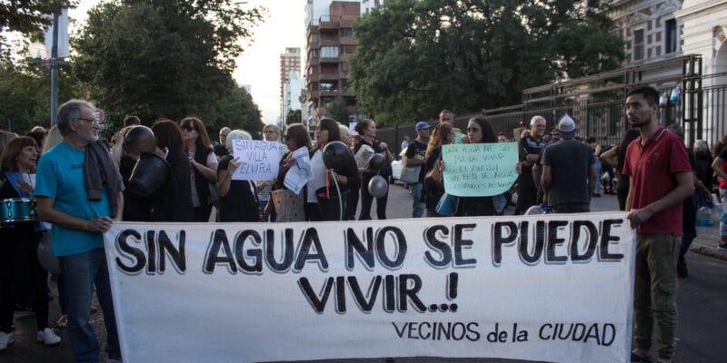 "No sabemos si es cerveza, chocolatada o whisky": Por la calidad del agua, exigen la Emergencia Hídrica en La Plata