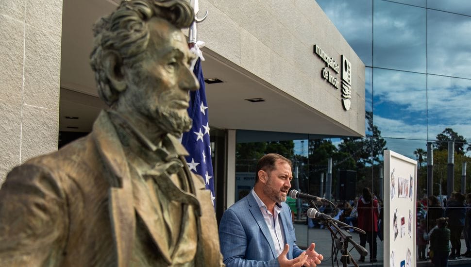 Lincoln: el intendente homenajeó al expresidente de EEUU que da nombre a su municipio