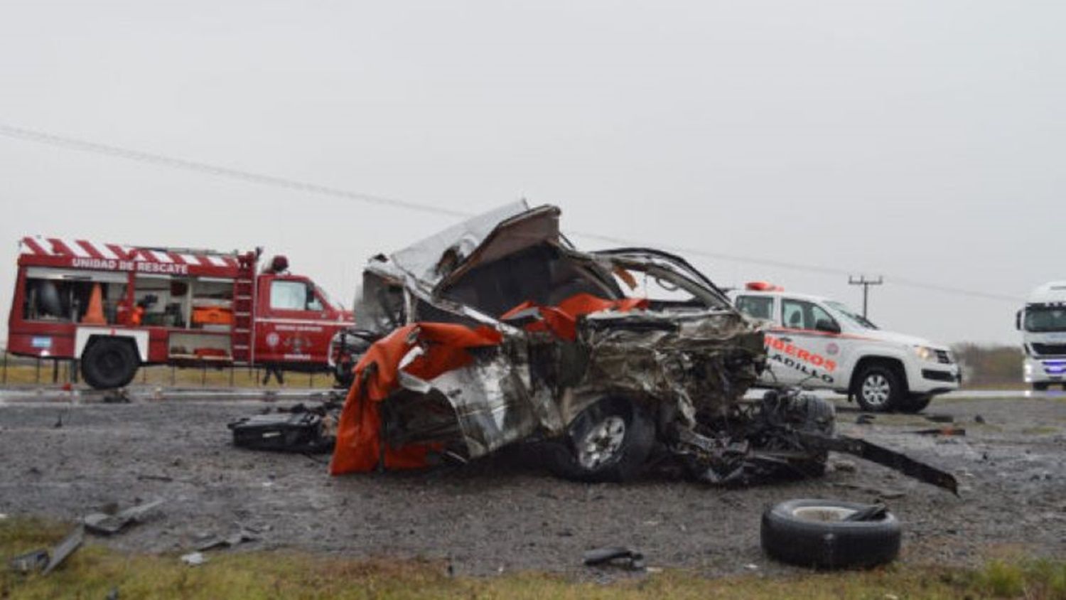 Fatal accidente en Ruta 51: un auto y un camión chocaron de frente y murieron tres personas