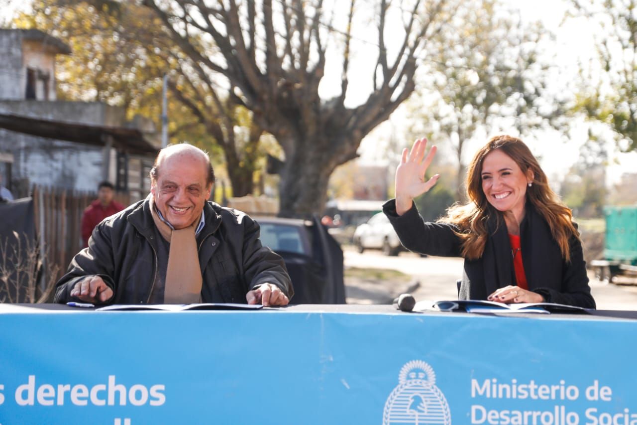 Tolosa Paz inauguró obras de urbanización en Berazategui y llamó a la unidad 