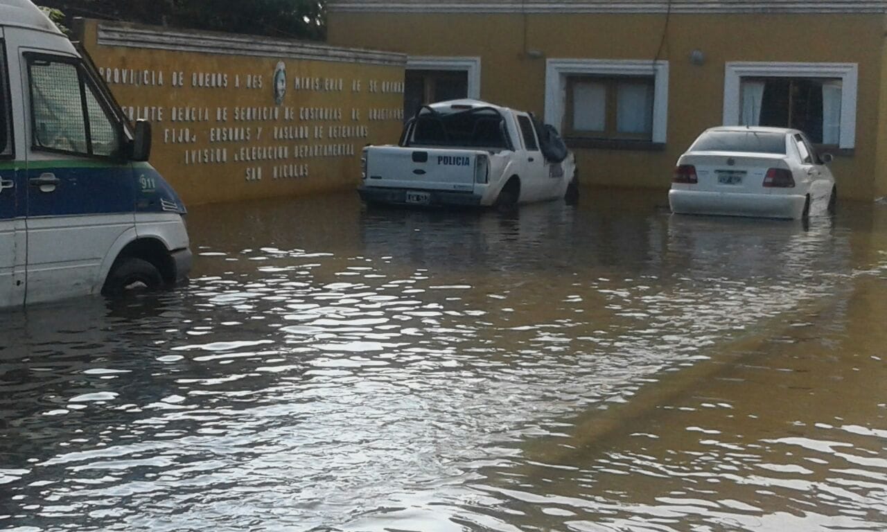 Una comisaría quedó bajo el agua tras las lluvias caídas en San Nicolás