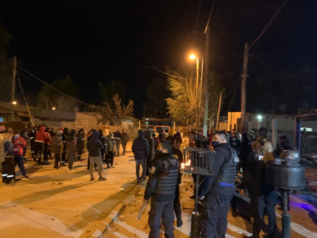Ensenada: Una olla popular de la UOCRA terminó con una pelea que dejó un herido de bala y 12 detenidos