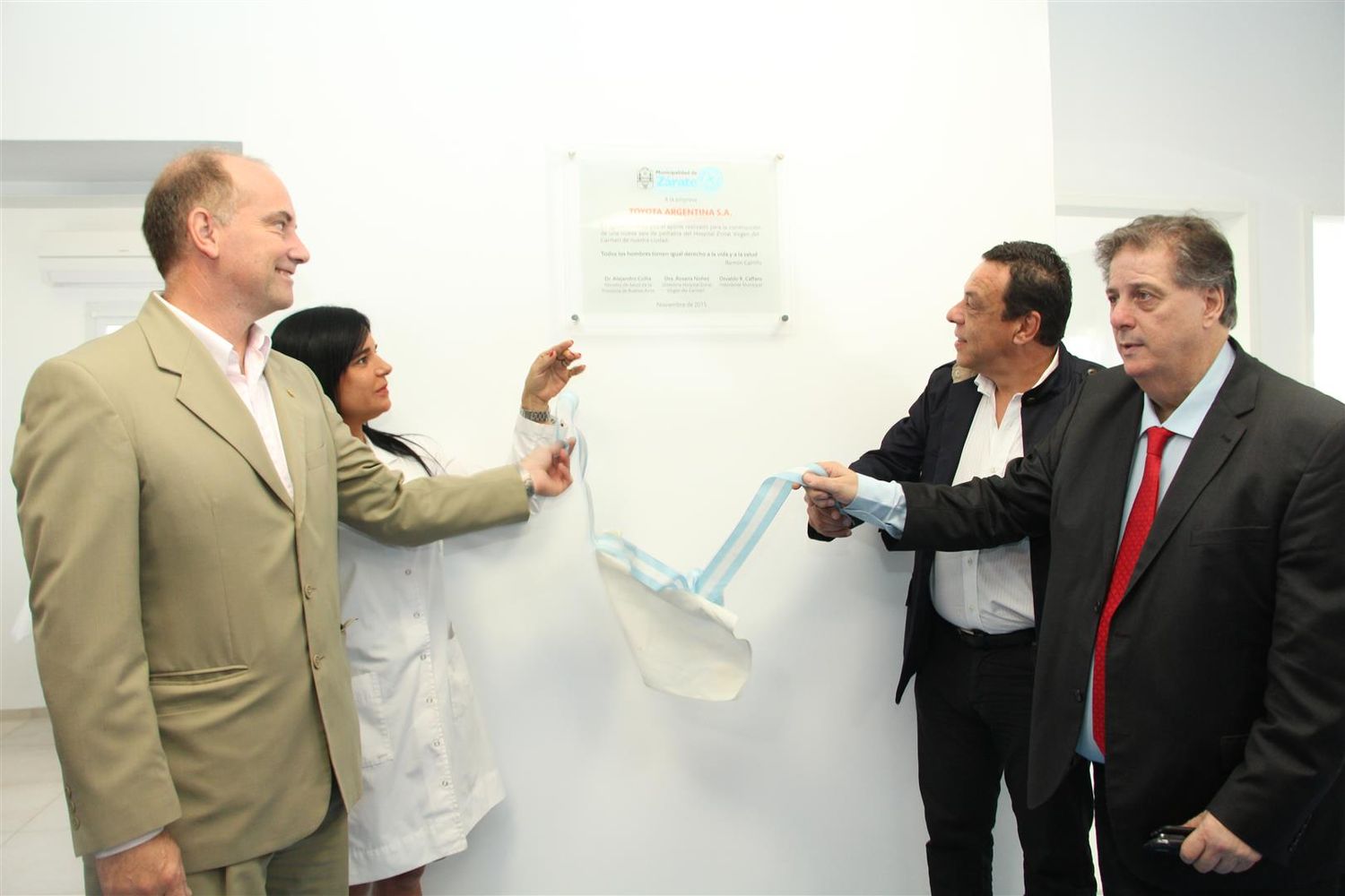 Collia y Cáffaro recorrieron la nueva sala pediátrica del Hospital de Zárate