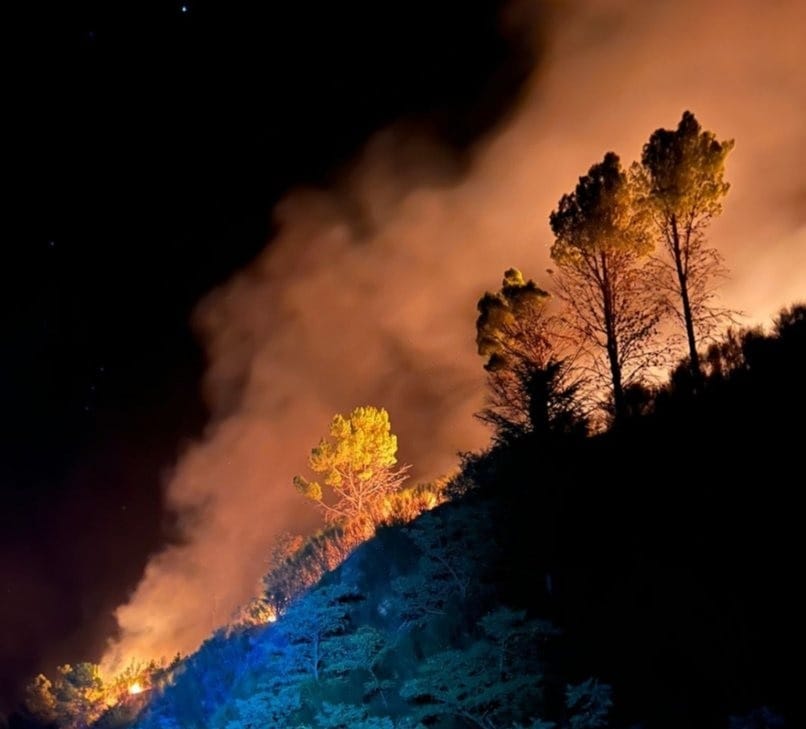 Incendio en Sierra de la Ventana: No logran contener las llamas y cortan la Ruta 76