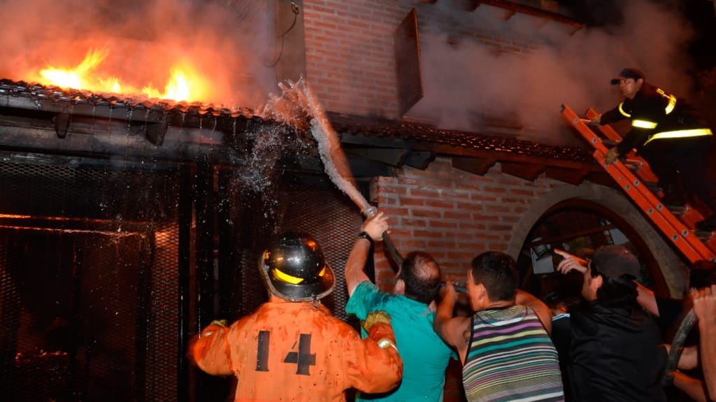 Bahía Blanca: Dos nenes murieron en un incendio mientras jugaban a la "play"