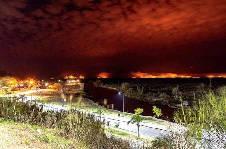 Incendios en islas del Paraná: Intendente de San Nicolás dijo que "se tienen que terminar" y se presentó en la Justicia