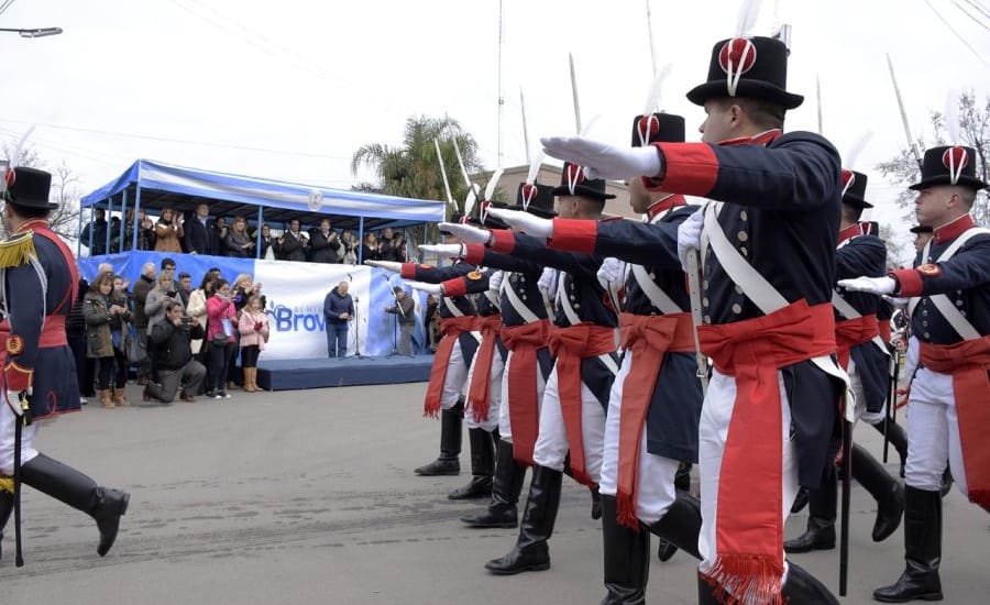 Almirante Brown celebra el Día de la Independencia con un acto y desfile en Longchamps