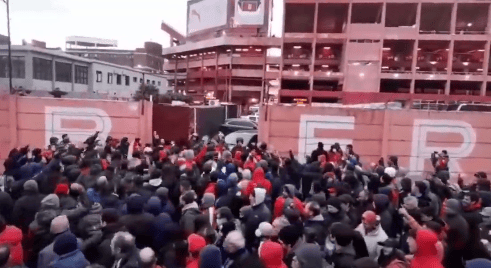 Crisis en Independiente: Con el pedido de elecciones en el medio, hinchas y policías se enfrentaron cerca del estadio